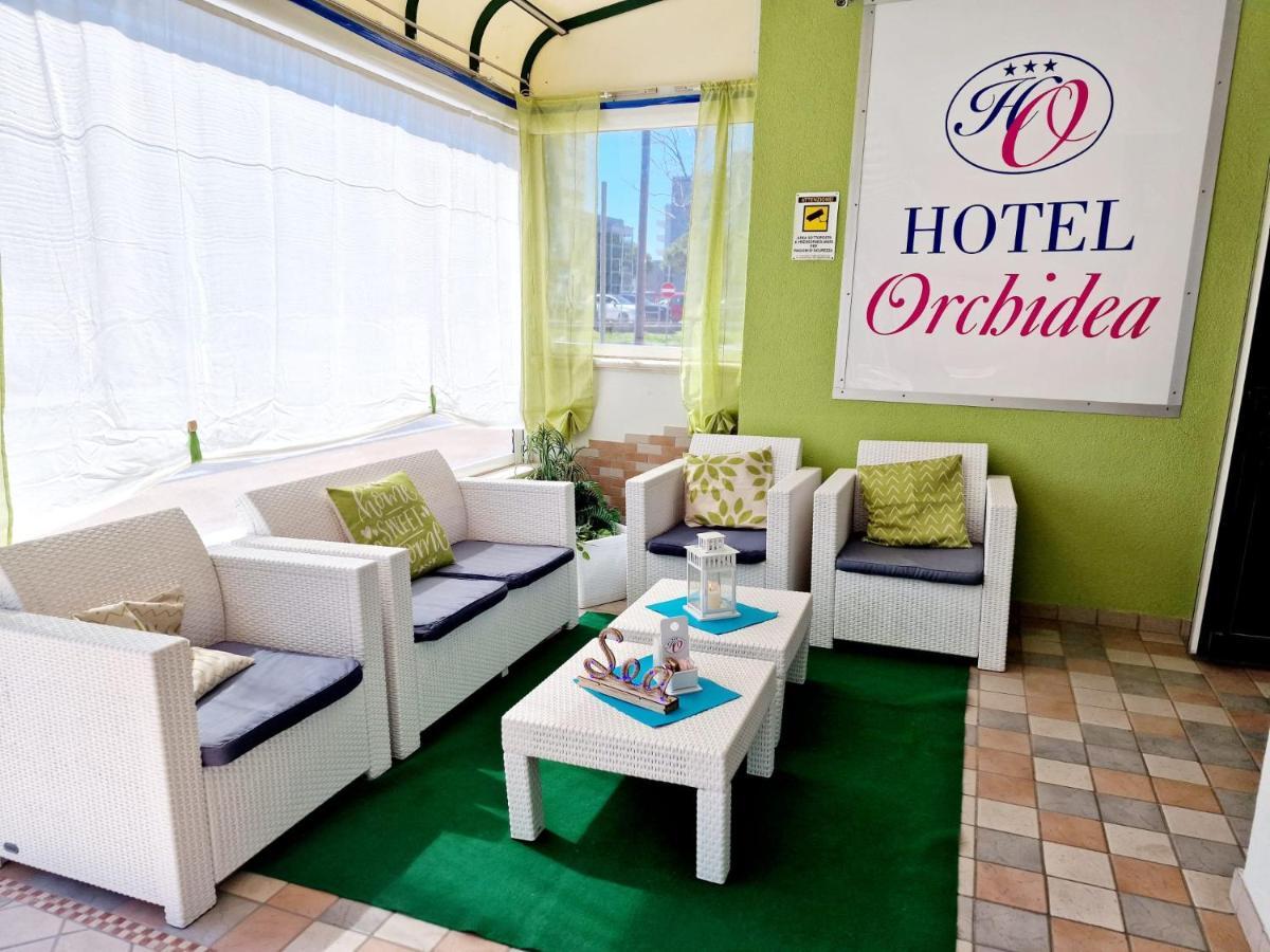 Hotel Orchidea Lignano Sabbiadoro Bagian luar foto