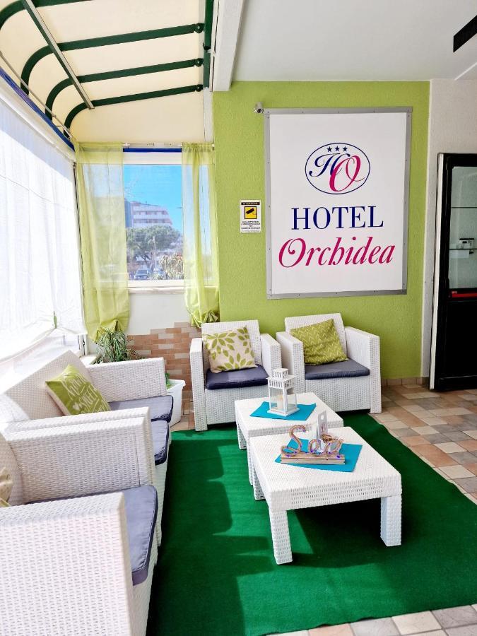 Hotel Orchidea Lignano Sabbiadoro Bagian luar foto