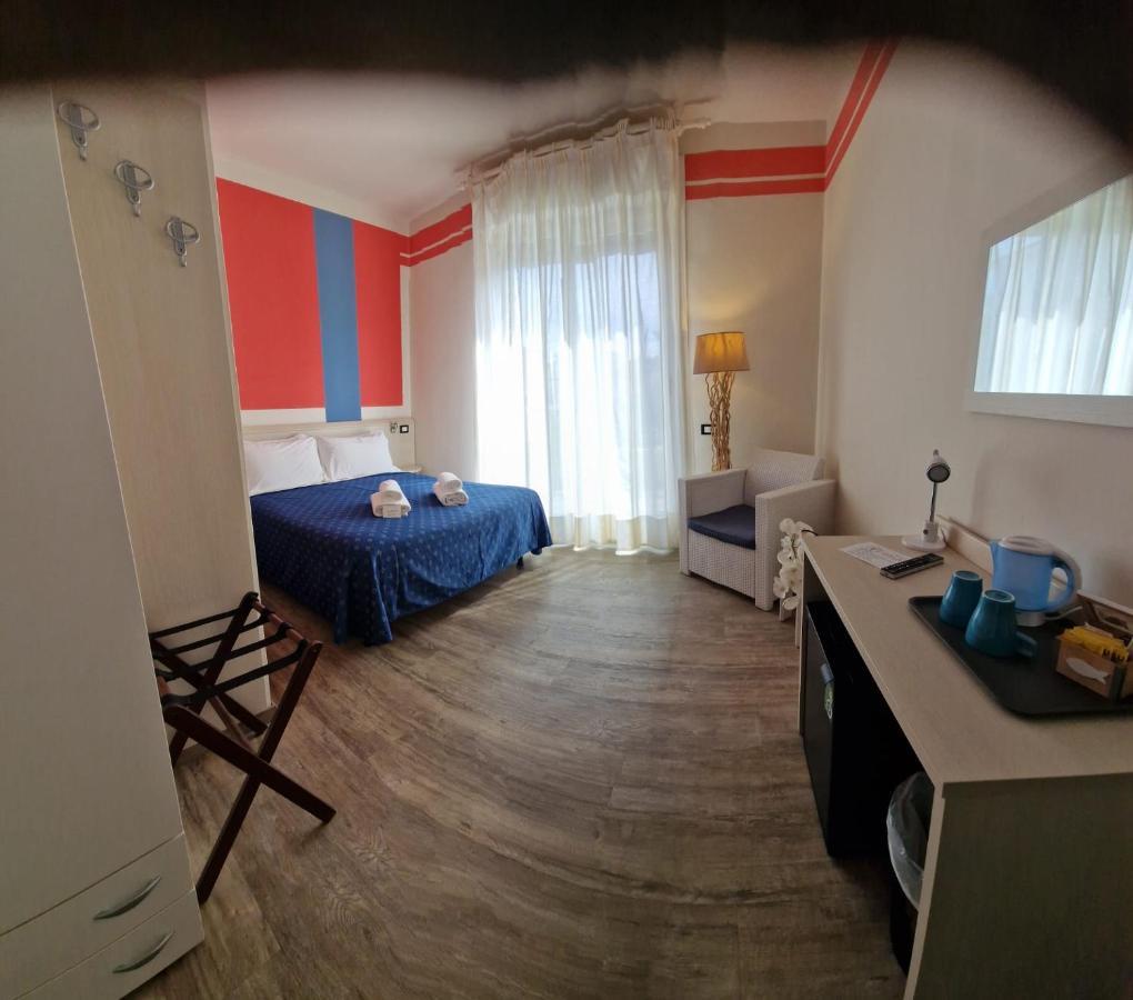 Hotel Orchidea Lignano Sabbiadoro Bagian luar foto