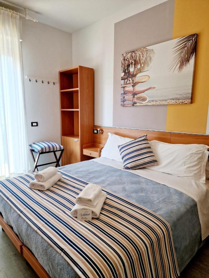 Hotel Orchidea Lignano Sabbiadoro Bagian luar foto