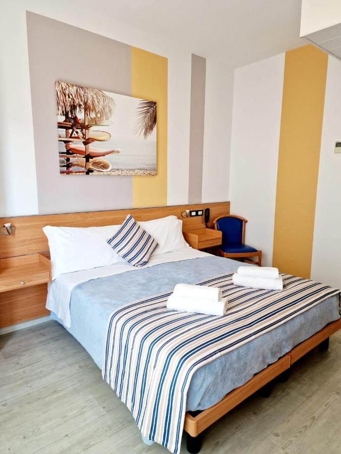 Hotel Orchidea Lignano Sabbiadoro Bagian luar foto