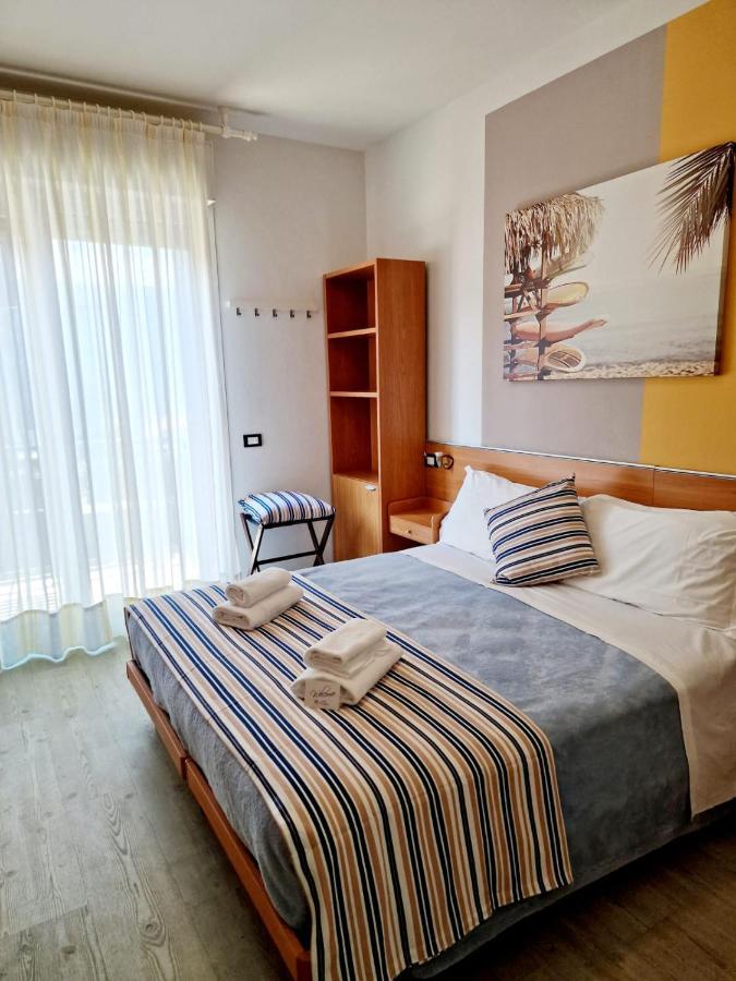 Hotel Orchidea Lignano Sabbiadoro Bagian luar foto