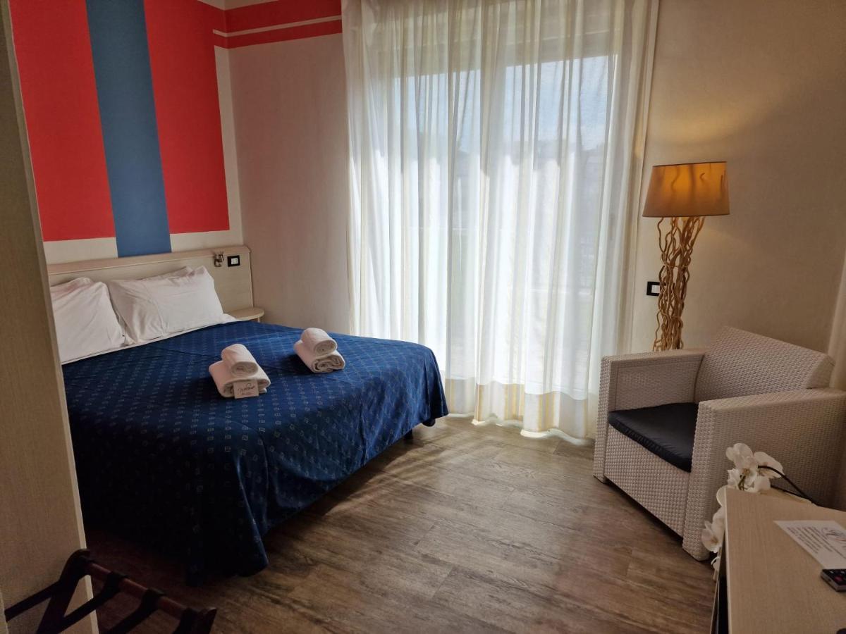 Hotel Orchidea Lignano Sabbiadoro Bagian luar foto