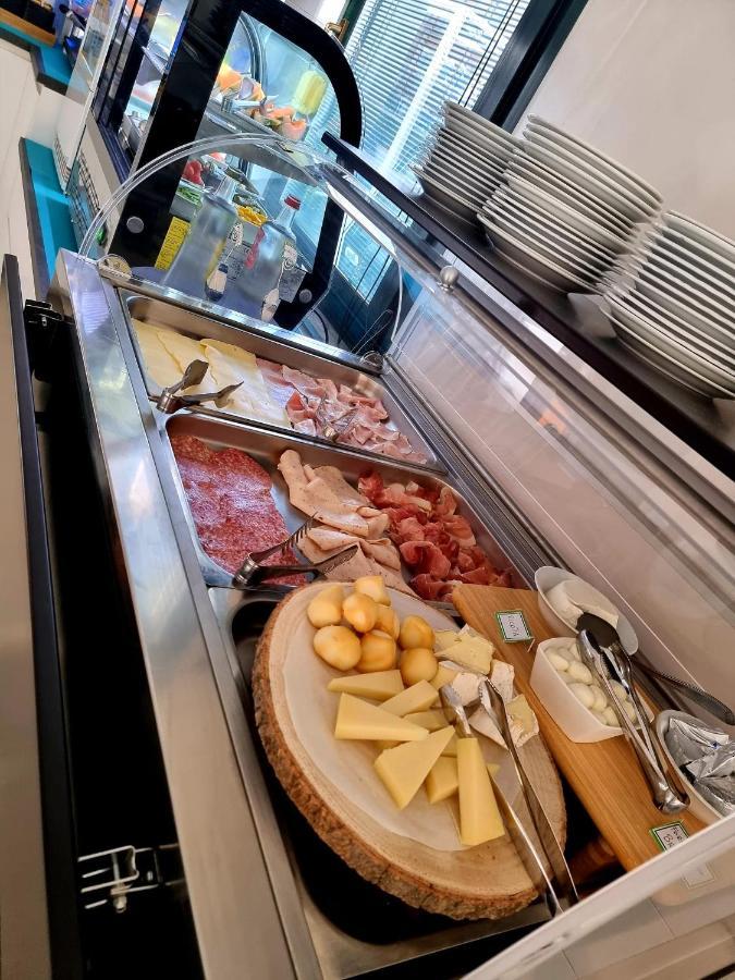 Hotel Orchidea Lignano Sabbiadoro Bagian luar foto