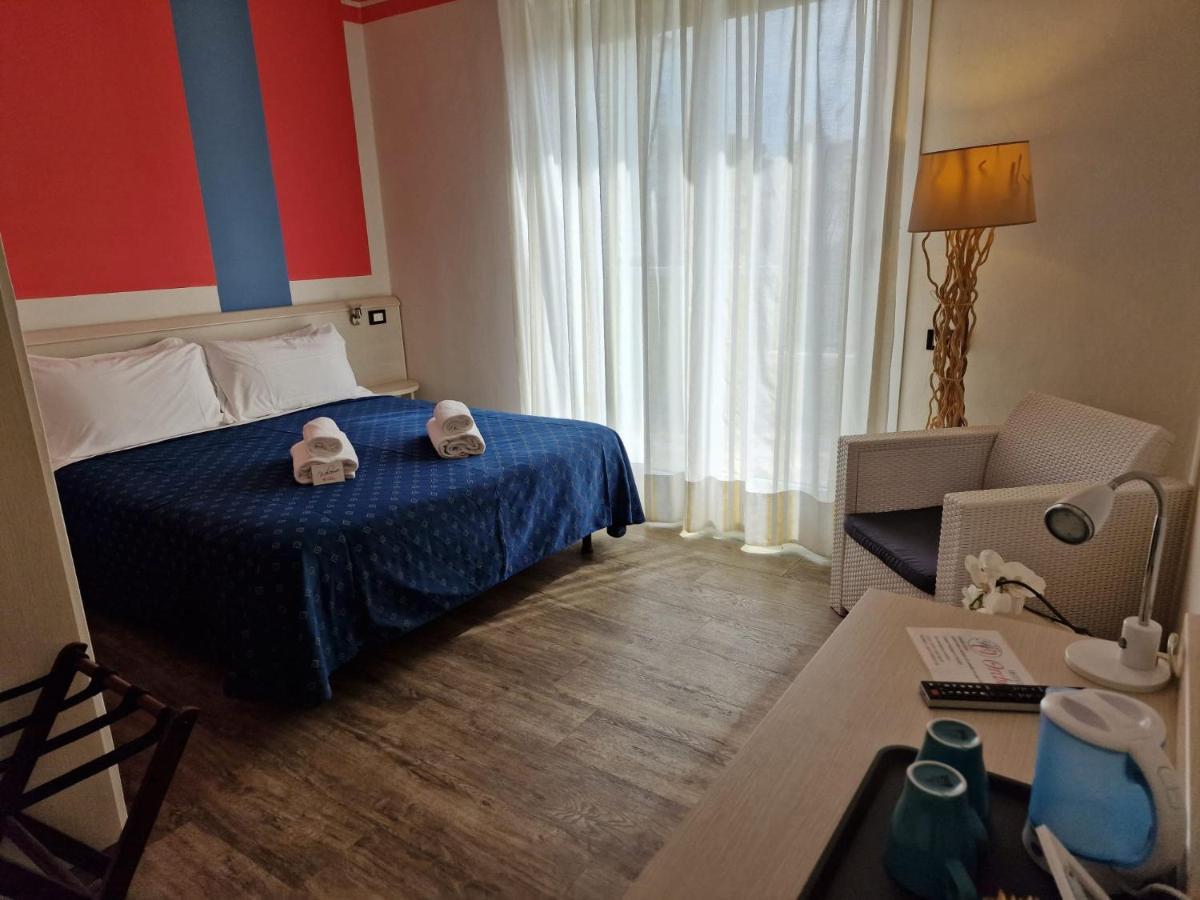 Hotel Orchidea Lignano Sabbiadoro Bagian luar foto