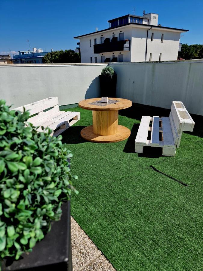 Hotel Orchidea Lignano Sabbiadoro Bagian luar foto