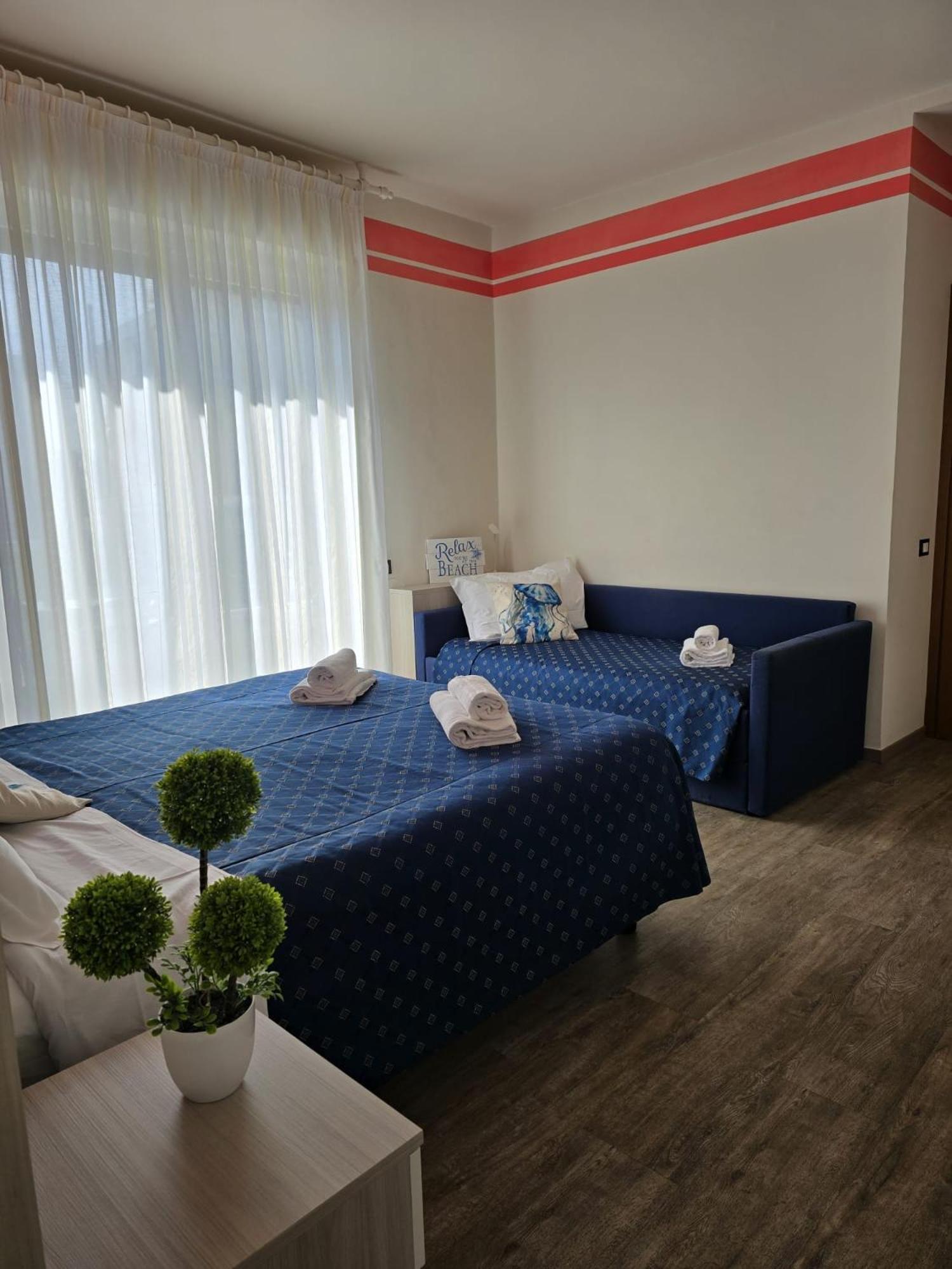 Hotel Orchidea Lignano Sabbiadoro Bagian luar foto