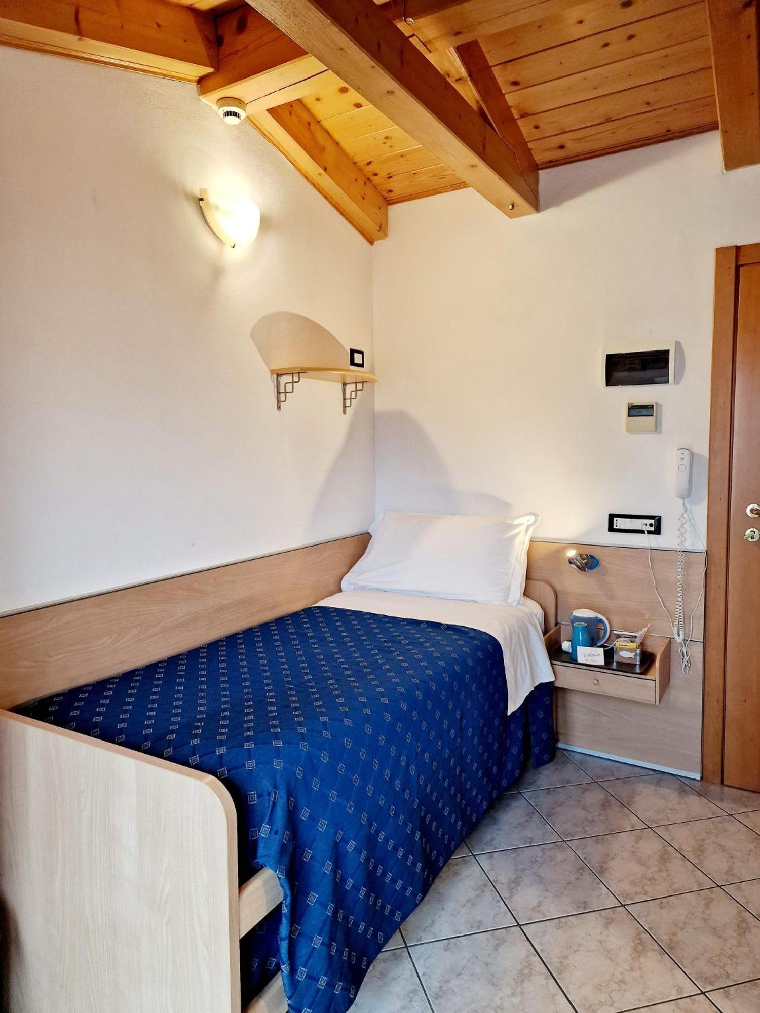 Hotel Orchidea Lignano Sabbiadoro Bagian luar foto