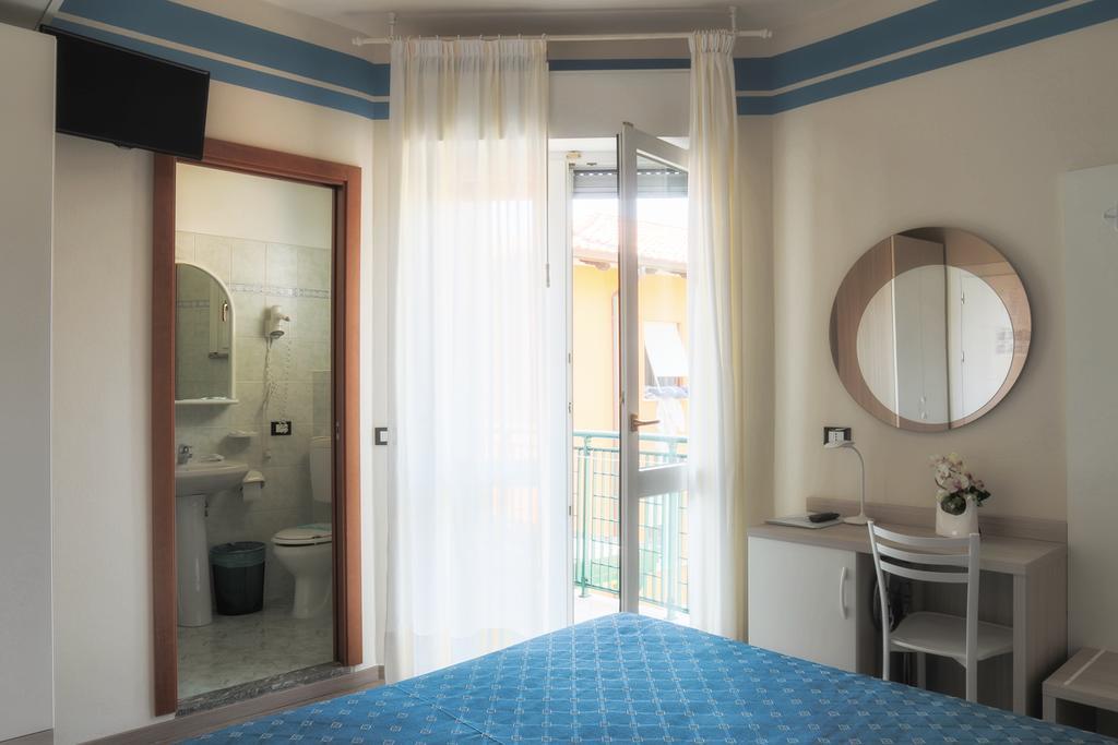Hotel Orchidea Lignano Sabbiadoro Bagian luar foto