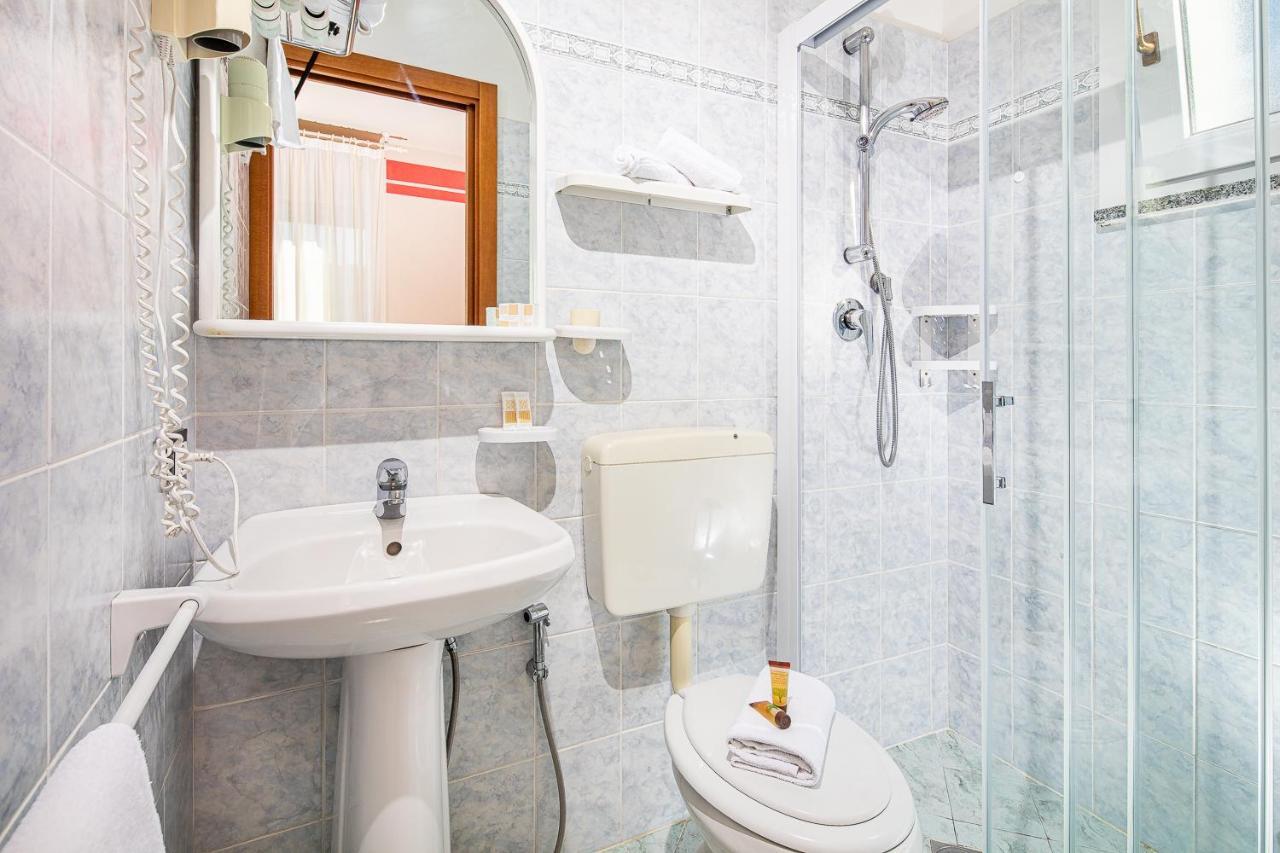 Hotel Orchidea Lignano Sabbiadoro Bagian luar foto